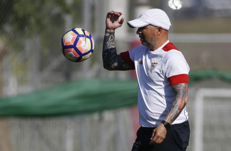 El abogado de Sampaoli negó contacto con la AFA y aseguró que el DT "está concentradísimo en el Sevilla"
