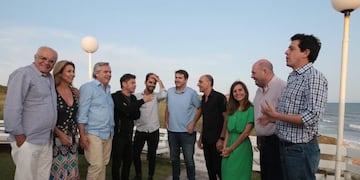 Alberto Fernández con teatristas y actores (Foto: Twitter oficial de Alberto Fernández)