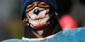 A demonstrator wearing a face mask is seen during a protest to demand resources for the vulnerable, amid the coronavirus disease (COVID-19) outbreak, in Buenos Aires, Argentina July 24, 2020\u002E REUTERS/Agustin Marcarian