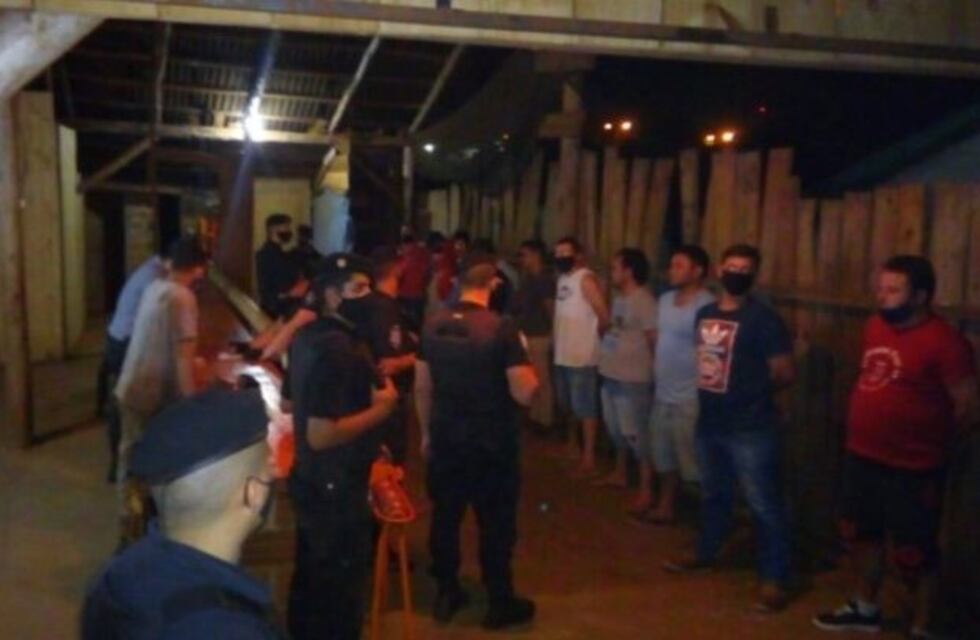 Bernardo de Irigoyen: estudiantes del último año realizaban una fiesta clandestina