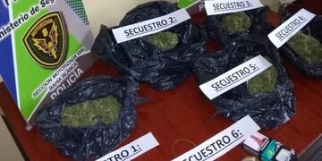 La policía secuestró 5 bolsas de marihuana en un operativo de tránsito