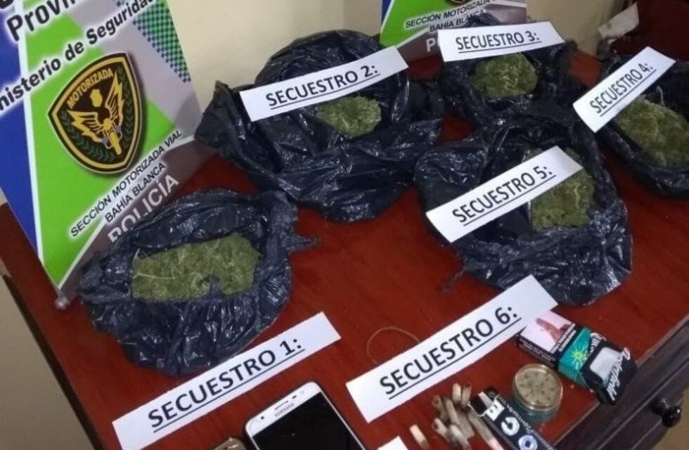 Los pararon en un operativo y les encontraron marihuana