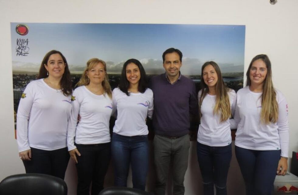 Carlos Paz y su primera tripulación de vela compuesta solo por mujeres