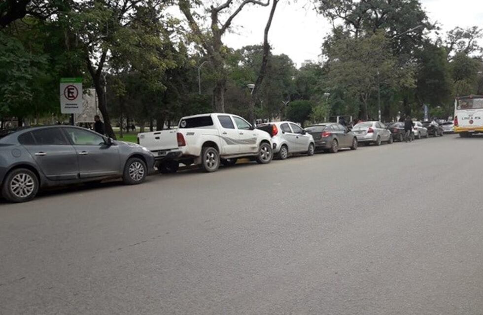 Se aplican los horarios para estacionar en torno a la plaza central