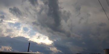 El cielo recién comenzará a despejarse por la tarde del martes\u002E (@ollanos)