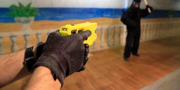 Un proyecto del PRO busca que la Policía de Mendoza pueda utilizar las pistolas Taser