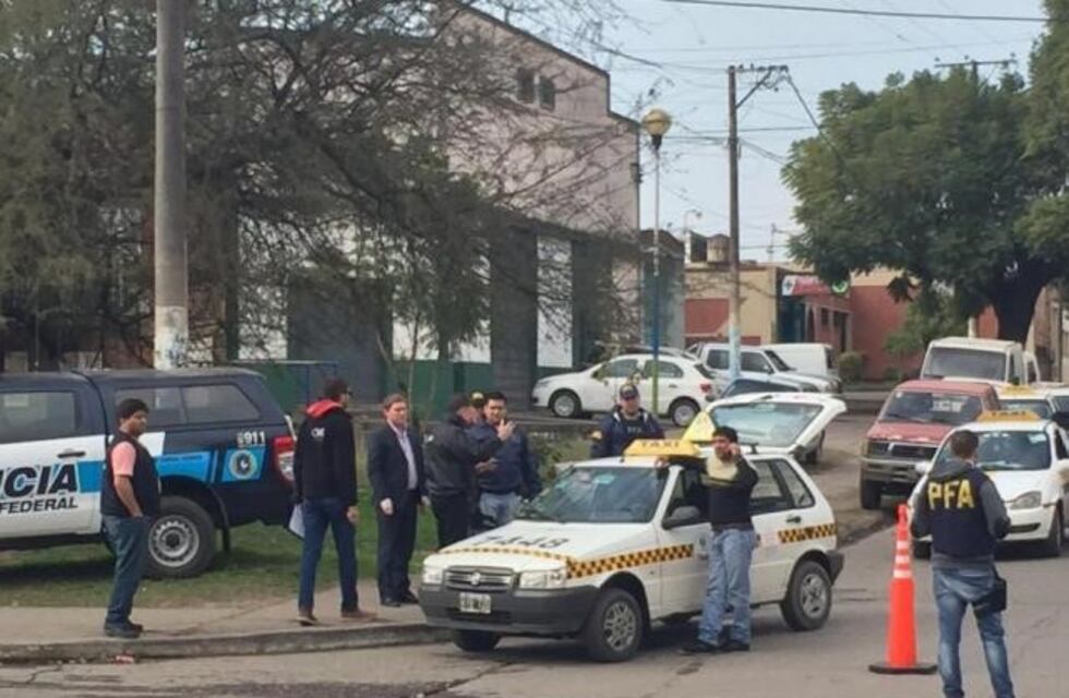 Fingieron ser pasajeros y asaltaron a un taxista