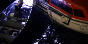 Two Costa Rican fishermen, who spent 20 days adrift at sea, are rescued onto a lifeboat from the Royal Caribbean cruise ship Empress of the Seas, near Grand Cayman and Jamaica December 20, 2018, in this picture obtained from social media\u002E Jared Eberle/via REUTERS THIS IMAGE HAS BEEN SUPPLIED BY A THIRD PARTY\u002E MANDATORY CREDIT\u002E NO RESALES\u002E NO ARCHIVES\u002E