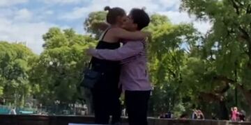 Mauricio Trech, muestra en un video cómo se transformó, en días nuestra forma de vivir: de una abrazo, a estar en cuarentena\u002E