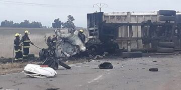 El accidente involucró tres camiones (La Nueva Agencia Guaminí)