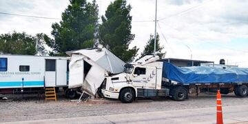 Camión atropelló una casilla del Senasa (El Diario)