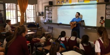 Alumnos cordobeses cantan \