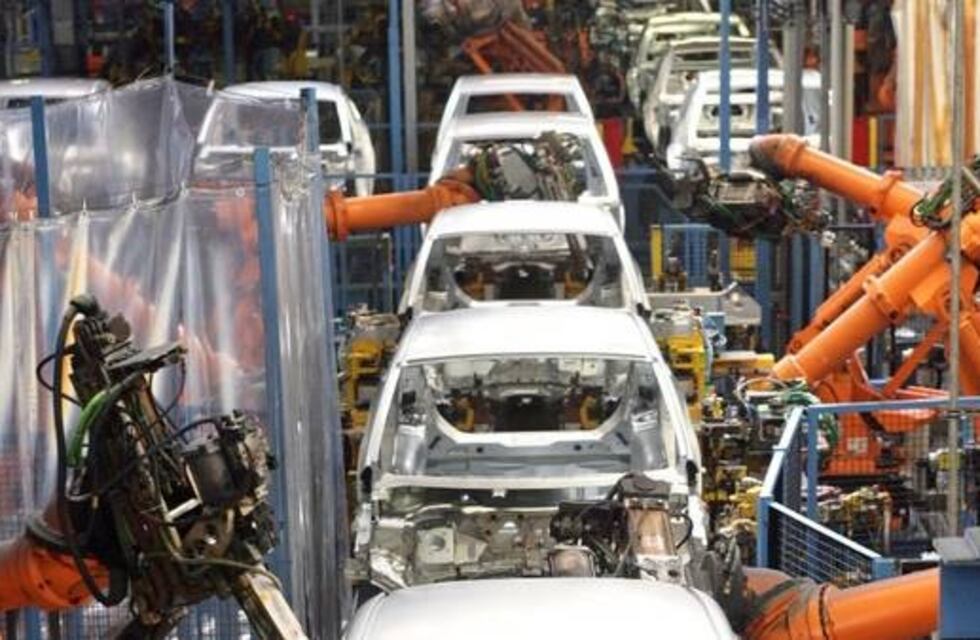 La producción de vehículos cayó 18,3% interanual en enero
