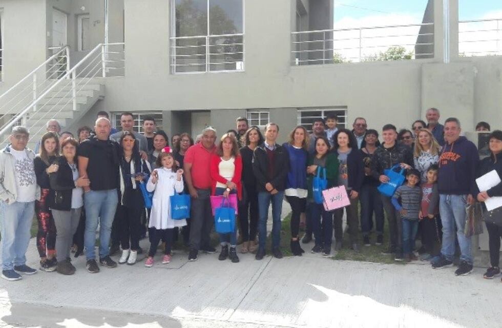 Nueve familias ya cuentan con la casa propia en Leones