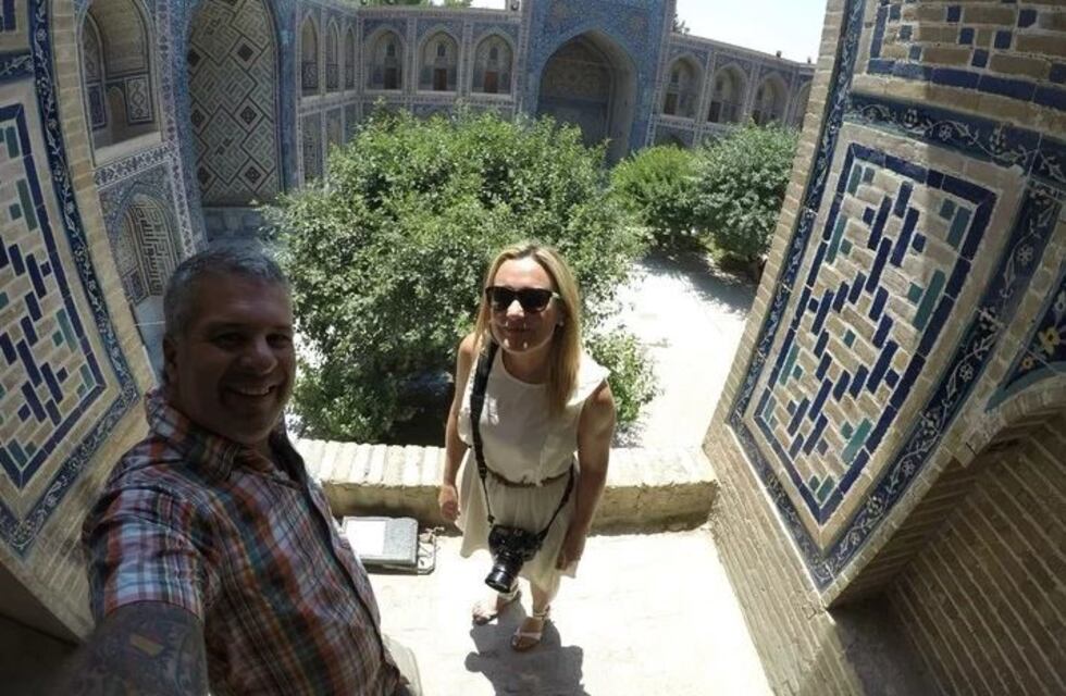 Fabiana y Oscar: la pareja Argentina que dio la vuelta al mundo desde Entre Ríos a Uzbekistán