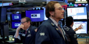 Los mercados no encuentran piso y los activos argentinos se destruyen\u002E (REUTERS)