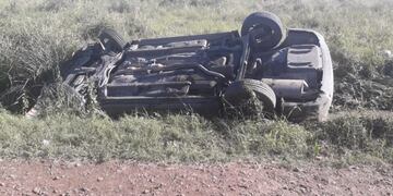 Perdió el control y terminó volcado en una zanja\u002E