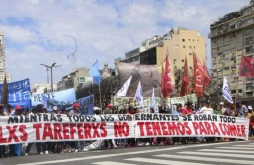 Desarrollo Social prometió tarjetas de alimentos a los tareferos que protestan en el Congreso