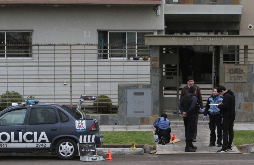 Encontraron la prenda de un bebé con sangre y buscan su cuerpo
