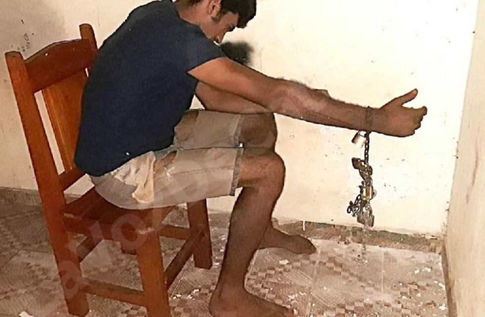 Encadenó a su hijo para que no se drogue y pide ayuda a la Justicia