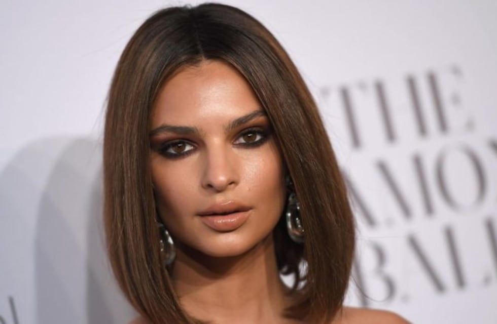 Emily Ratajkowski publicó una foto de espaldas y desnuda para mostrar su nuevo tatuaje
