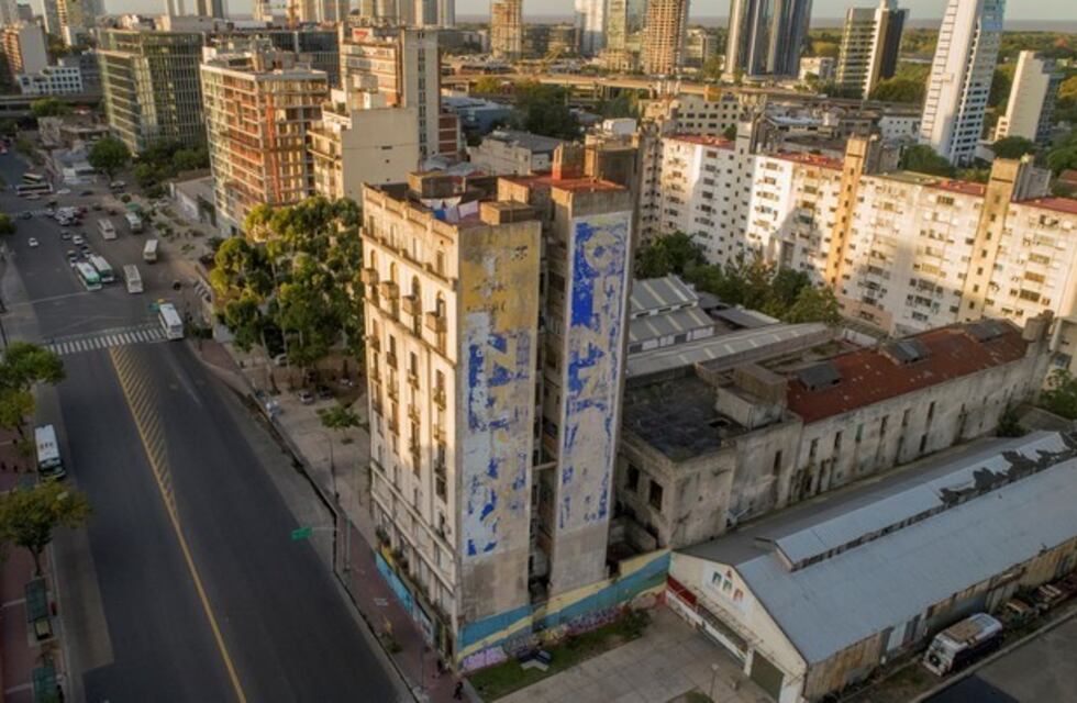 Desalojaron un edificio que destraba la extensión del Metrobus del Bajo