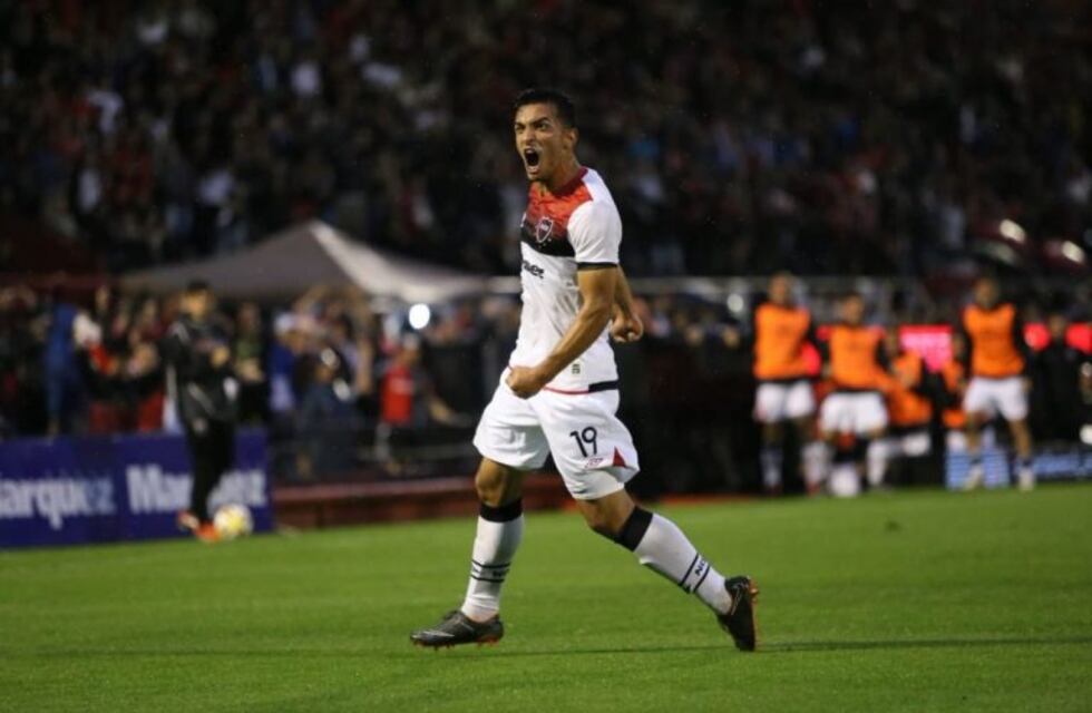 Newell's confirmó la rescisión del contrato de Alfio Oviedo