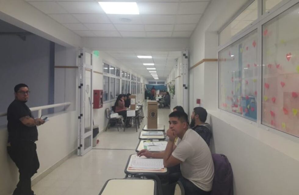 Con poca afluencia de votantes en la mañana