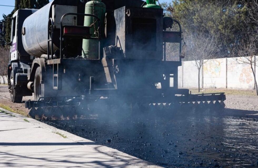Continúan con las obras de asfalto en General Alvear