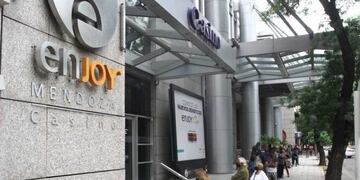 Las largas colas se observaron desde primeras horas de la mañana, a pesar de que abrieron recién a las 10\u002E