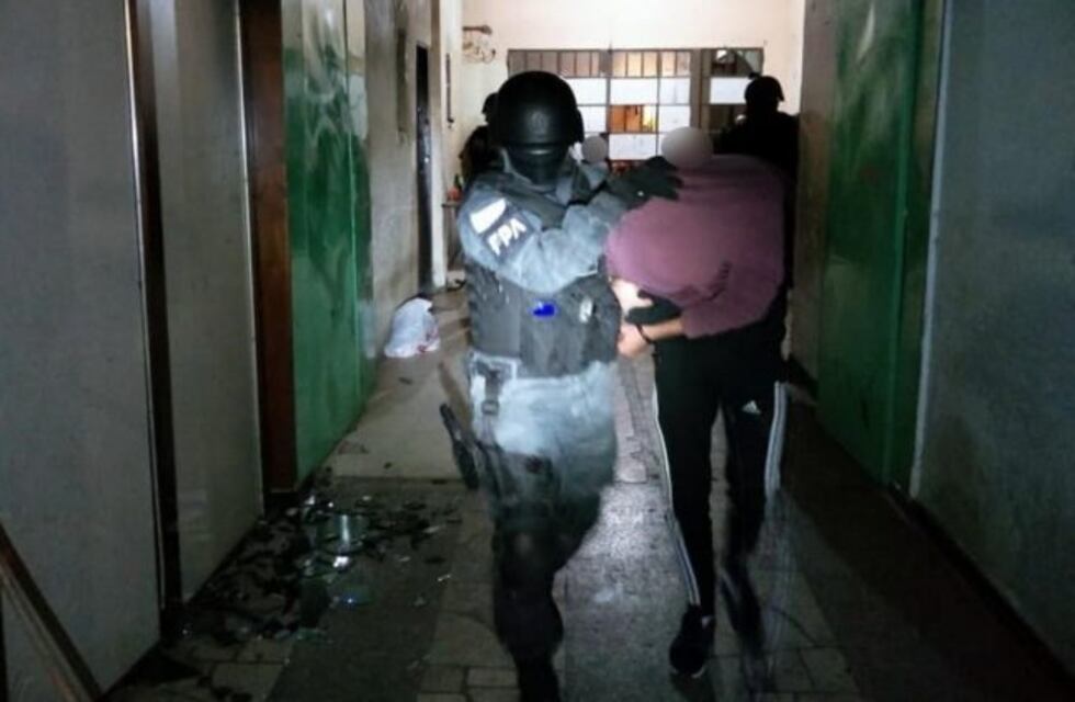 Vendían drogas y ofrecían servicios sexuales: 11 detenidos