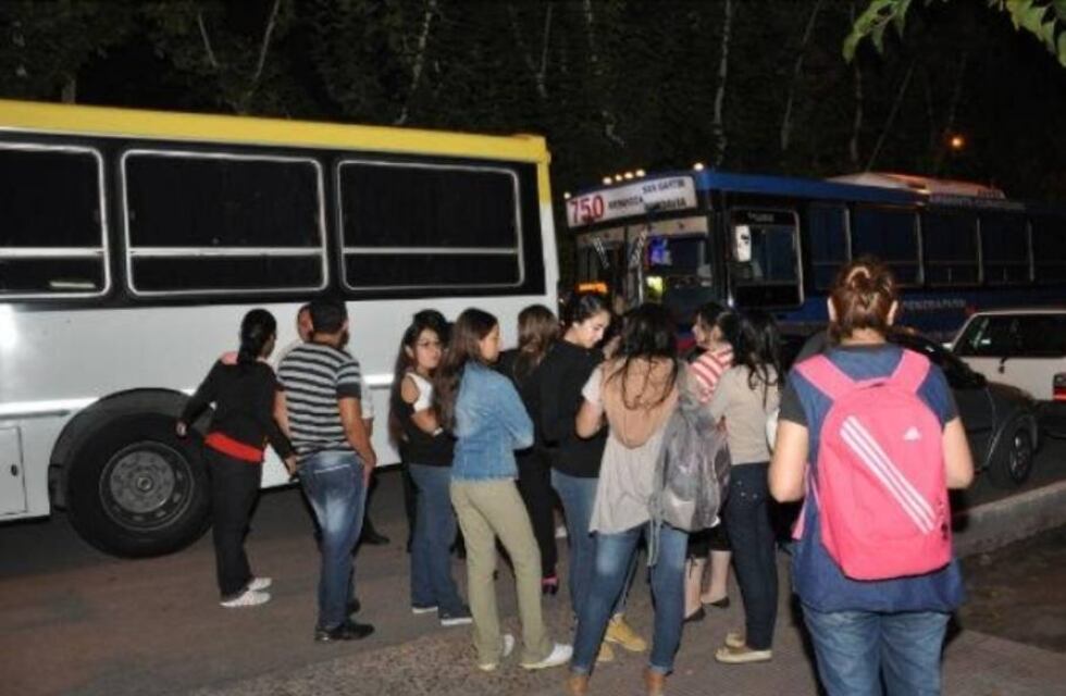 Transporte público de Zona Este: descontento generalizado de estudiantes universitarios