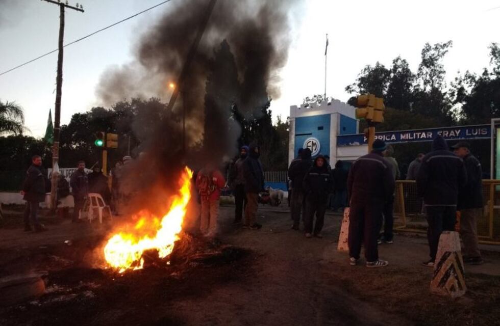 Despidos en Fábrica Militar: los trabajadores entrarán a la planta a pedir explicaciones