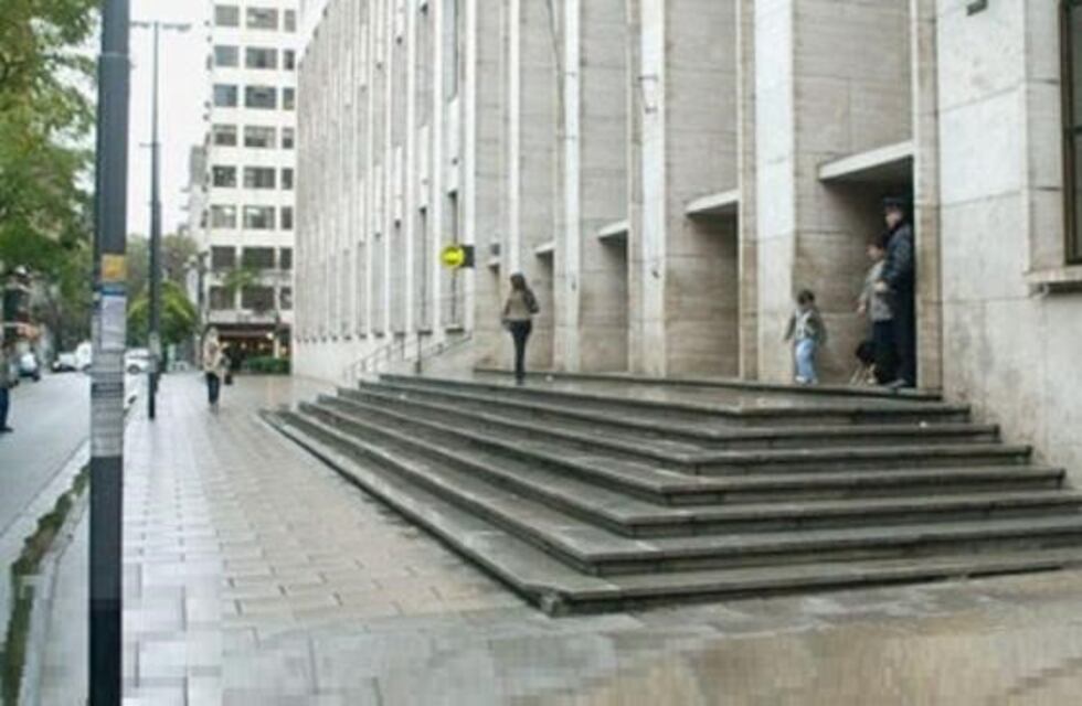 El acusado de prender fuego a su pareja en Pérez permanecerá con arresto domiciliario durante dos meses