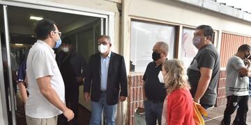 Luego del temporal el gobernador Jalil recorrió el Hospital San Juan que se vio afectado