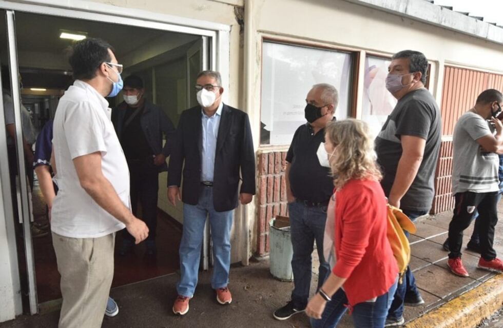 Luego del temporal el gobernador Jalil recorrió el Hospital San Juan que se vio afectado