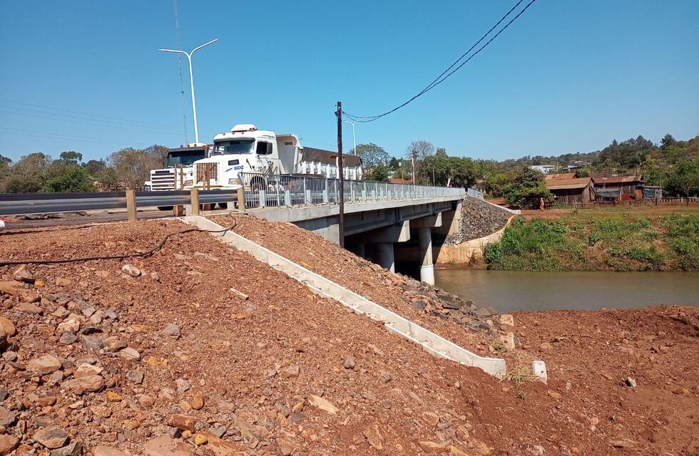 Comandante Andresito: finalizan el segundo tablero del puente sobre arroyo San Francisco