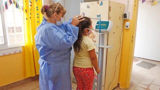 Realización de fichas médicas para el inicio de clases en Carlos Paz. (Foto: Municipalidad VCP).