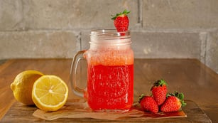 Cómo hacer una limonada de frutilla.