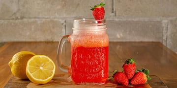 Cómo hacer una limonada de frutilla.