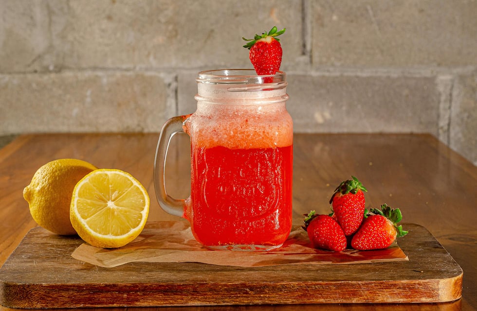 Cómo hacer una limonada de frutilla súper refrescante para el verano