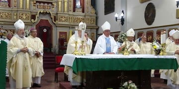 El obispo prelado emérito de Humahuaca Pedro Olmedo, considerado "un referente pastoral permanente en toda la provincia de Jujuy", se despidió de la feligresía con una misa concelebrada en la Catedral.