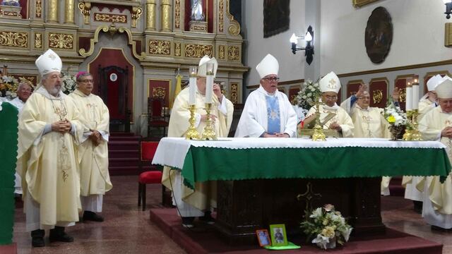 El obispo prelado emérito de Humahuaca Pedro Olmedo, considerado "un referente pastoral permanente en toda la provincia de Jujuy", se despidió de la feligresía con una misa concelebrada en la Catedral.