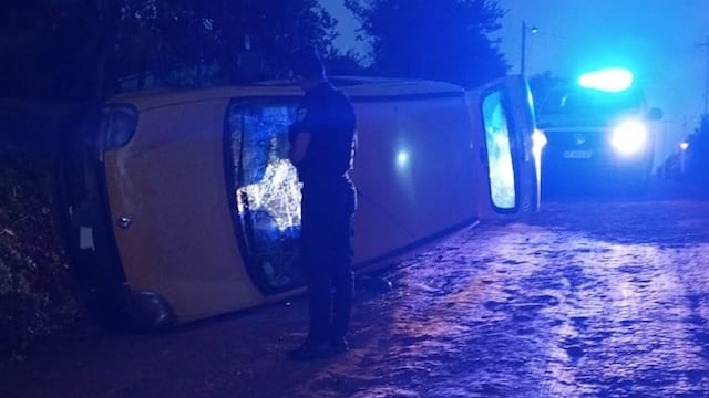 San Vicente: un conductor resultó herido tras volcar con su vehículo en el barrio Las Quintas.