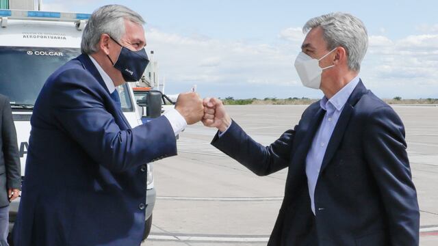 El ministro de Transporte, Mario Meoni, fue recibido en el aeropuerto "Horacio Guzmán" por el gobernador Morales.
