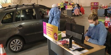 Costa Salguero: habilitan un nuevo vacunatorio vehicular contra el coronavirus