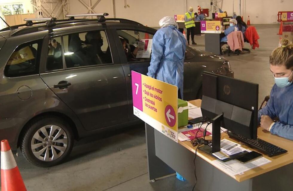 Coronavirus en la Ciudad: habilitan un nuevo vacunatorio vehicular en Costa Salguero