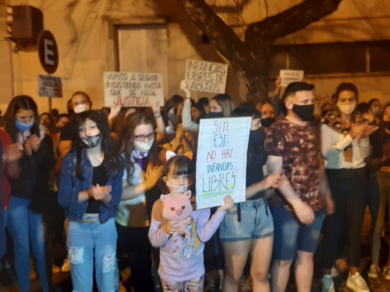 Nueva marcha en Rafaela pidiendo Justicia por el abuso sexual en el Colegio San José