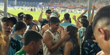 Expareja se reencontró en Paraguay por Racing.