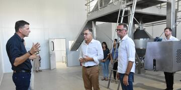 Recorrida del intendente por una empresa rafaelina